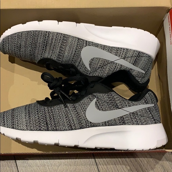 Brand new in box Nike Sneakers - Picture 3 of 6